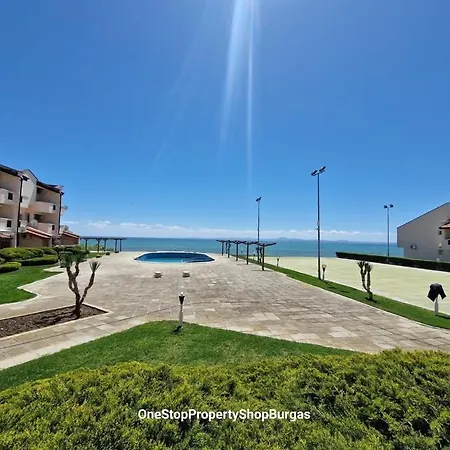 Village 1-bed Seaview *