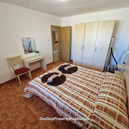Village 1-bed Seaview *